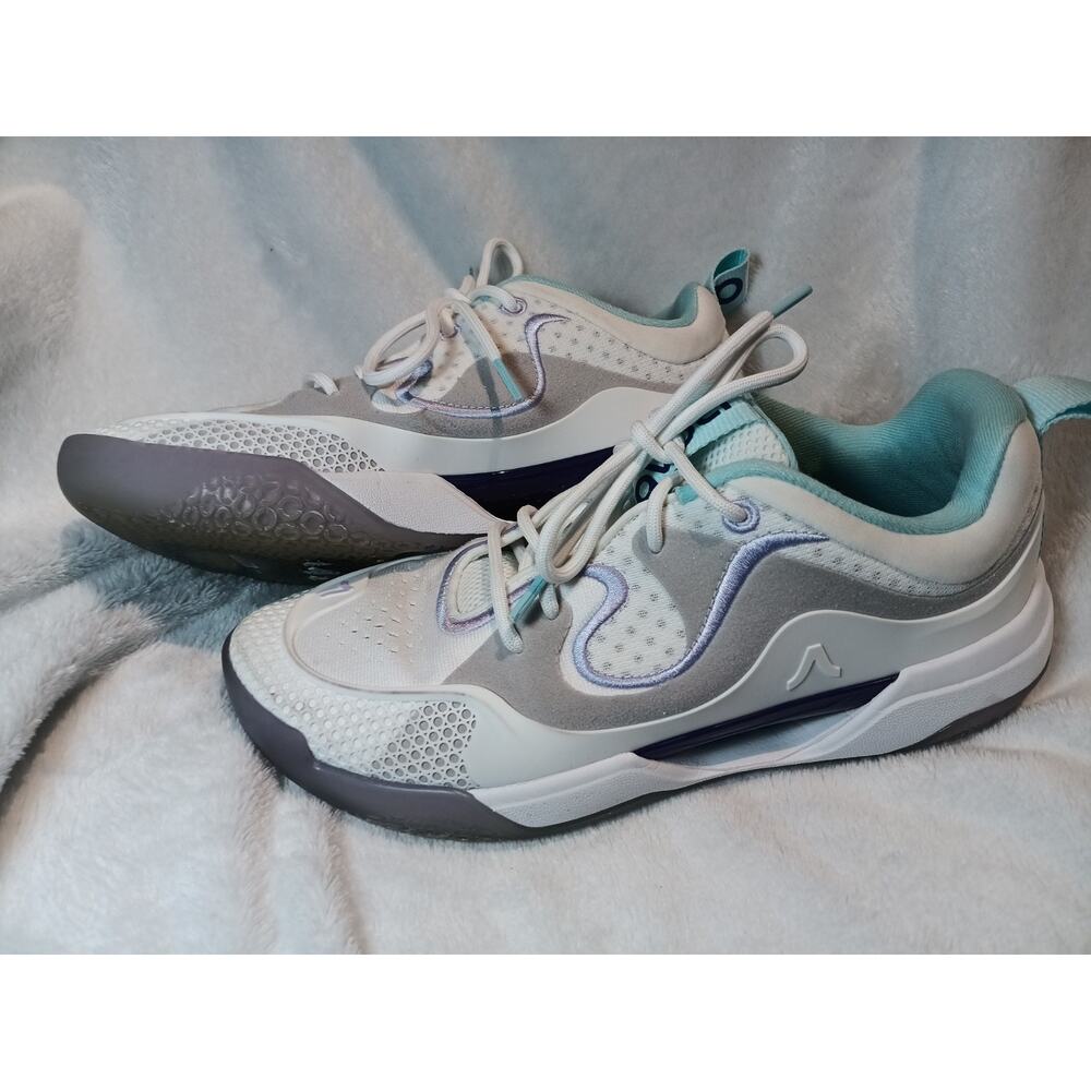 Avoli Women’s Size 8 Low Volleyball Waterfall Colorway Athletic Court Shoes
